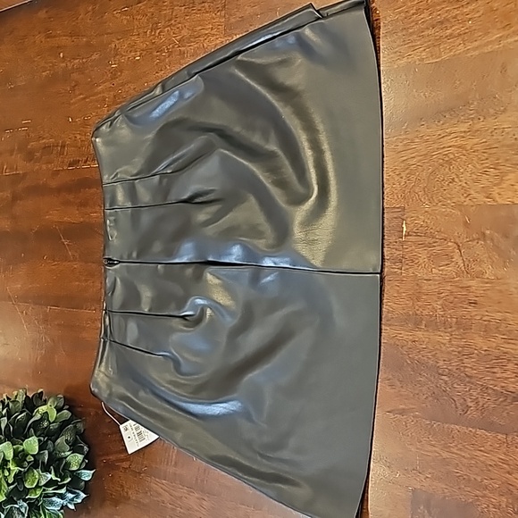Bar III Faux Leather Mini Skirt - Size 4 - Picture 4 of 9
